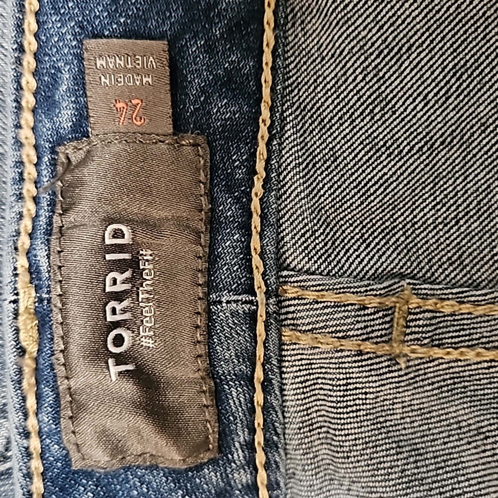 Torrid Jean Shorts 24 (Pride) - Picture 6 of 7